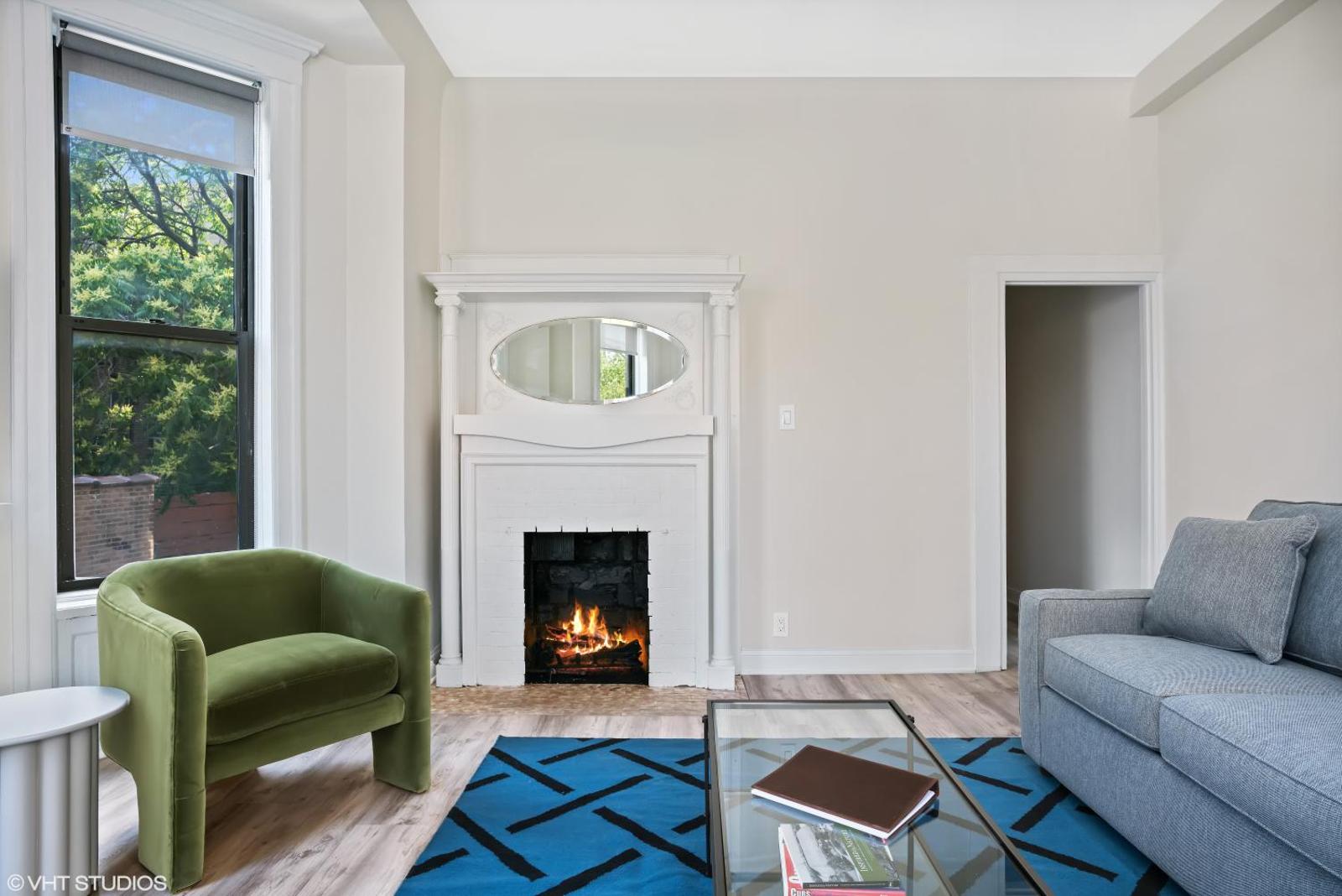 East Lincoln Park Queen Suite Large One Bedroom with Sleeper Sofa Main image 1